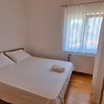 Apartman Stare Duce 6 *