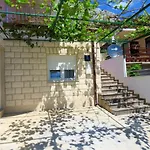 Apartman Stare Duce 6 *